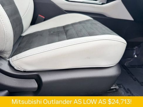 Used 2025 Mitsubishi Outlander SE AWD/4WD image 15