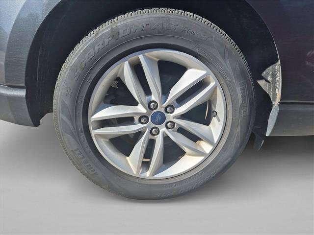 Used 2018 Ford Edge SEL w/ Equipment Group 201A FWD image 9