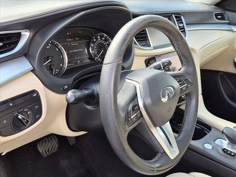 Used 2019 INFINITI QX50 Essential FWD image 9