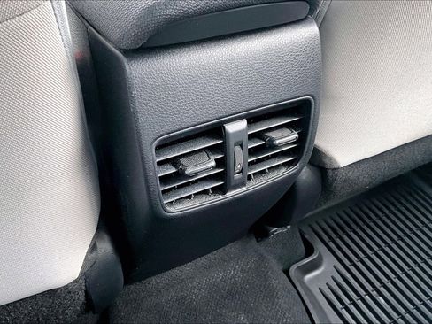 Used 2024 Toyota Corolla Cross L image 31