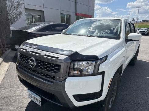 Used 2025 Nissan Frontier SV image 10