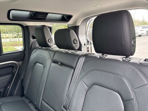 Used 2024 Land Rover Defender 110 S image 15