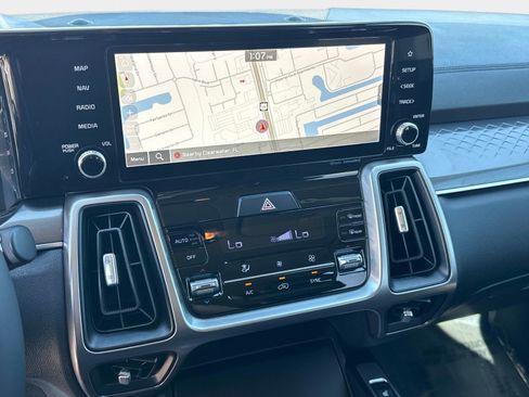 Used 2023 Kia Sorento S image 18