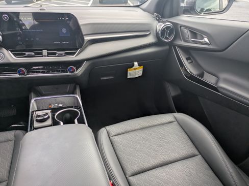 Used 2026 Chevrolet Equinox LT w/ Convenience Package II FWD image 24