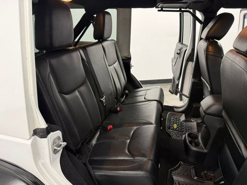 Used 2015 Jeep Wrangler Unlimited Sahara AWD/4WD image 43