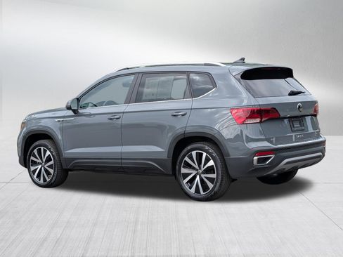 Used 2022 Volkswagen Taos SE w/ Driver Assistance Package AWD/4WD image 5