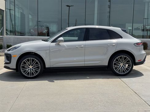 New 2025 Porsche Macan image 2
