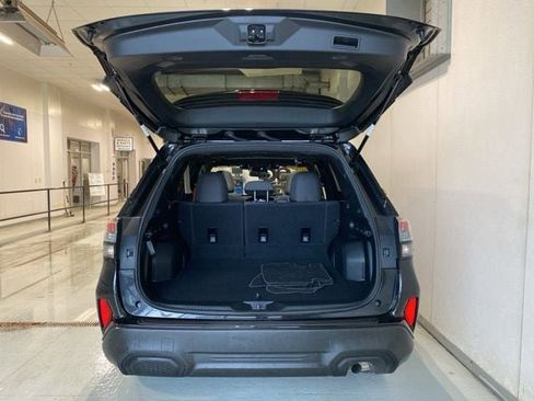 Used 2025 Subaru Forester Premium AWD/4WD image 8