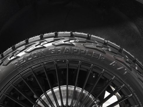 Used 2026 Cadillac Escalade ESV Sport w/ Touring Package image 39