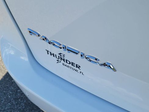 New 2026 Chrysler Pacifica Select image 6