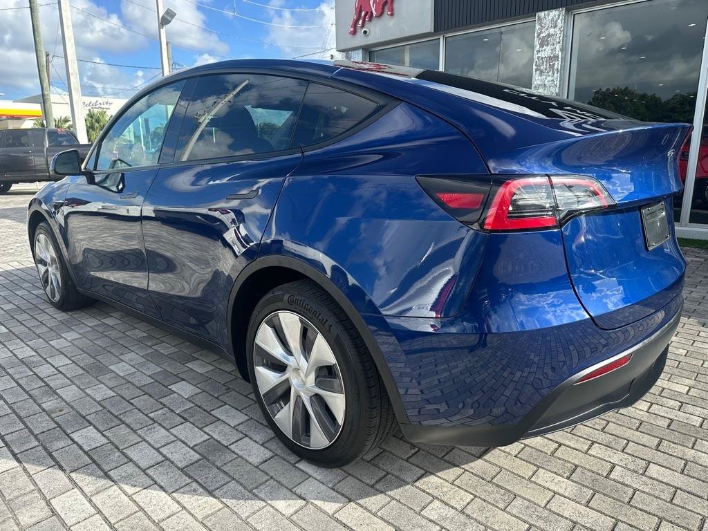 Used 2024 Tesla Model Y 2WD image 5