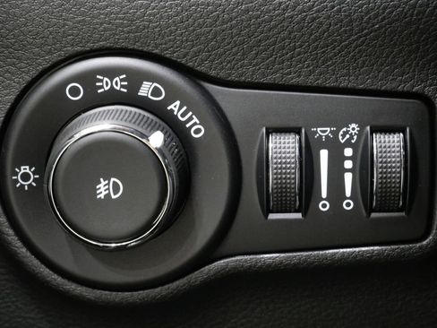 New 2026 Jeep Compass Latitude image 13