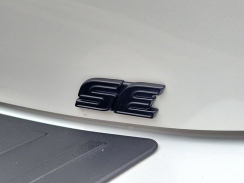 Used 2025 Toyota Corolla SE w/ SE Package FWD image 9