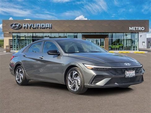 Used 2025 Hyundai Elantra Sport image 1