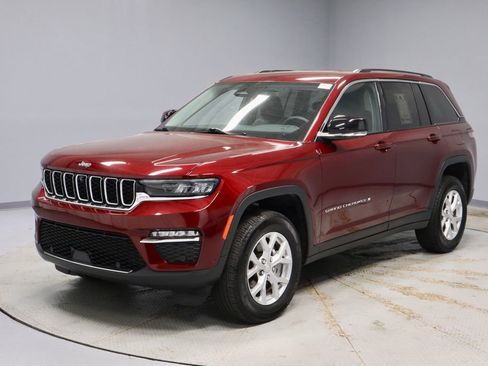Used 2024 Jeep Grand Cherokee Limited w/ Luxury Tech Group II image 8