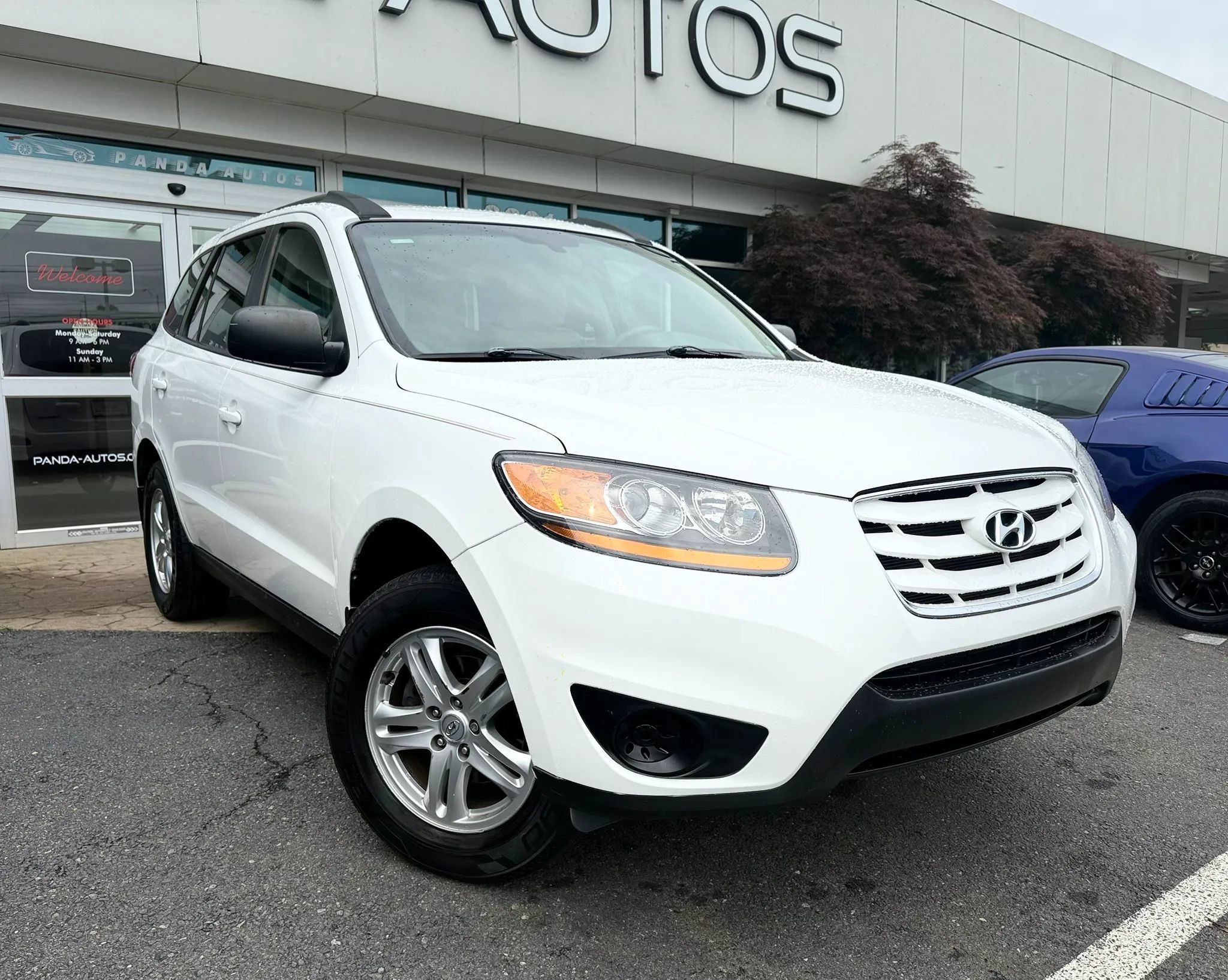 Used 2011 Hyundai Santa Fe GLS FWD image 1