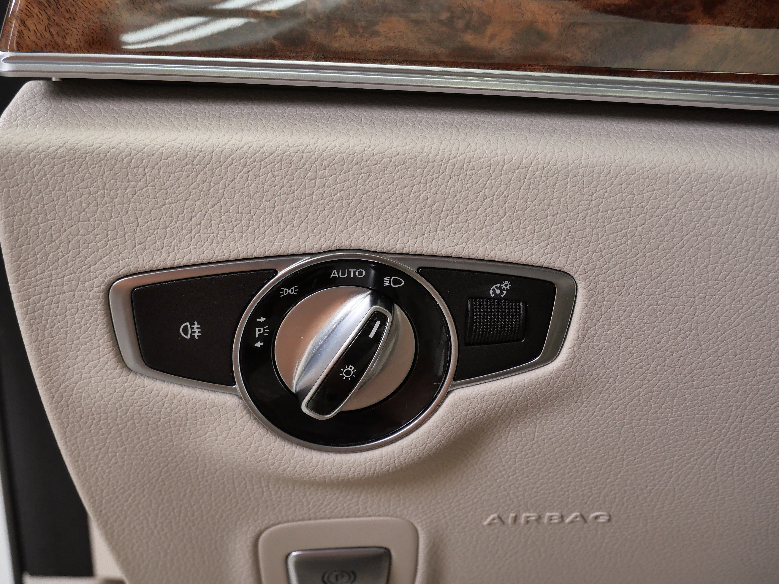 Used 2018 Mercedes-Benz E 300 image 24