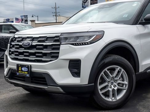 Certified 2025 Ford Explorer Active AWD/4WD image 2