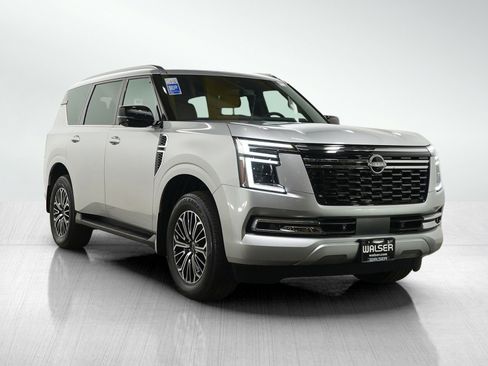 Used 2025 Nissan Armada SL AWD/4WD image 7