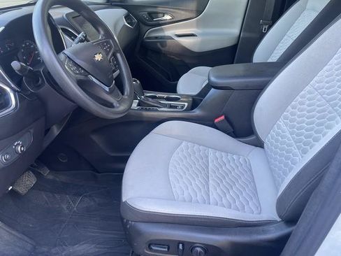 Used 2021 Chevrolet Equinox LS w/ LS Convenience Package AWD/4WD image 9