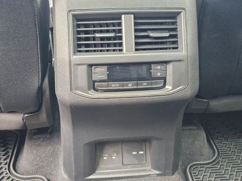 Used 2023 Volkswagen Atlas SEL AWD/4WD image 25