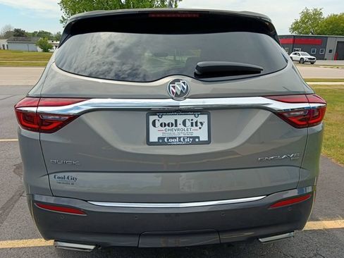 Used 2018 Buick Enclave Essence AWD/4WD image 5