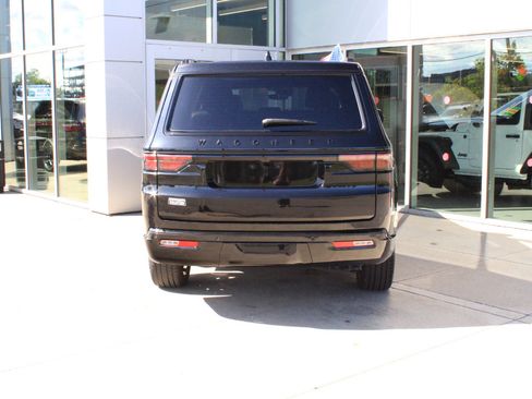 Used 2025 Jeep Wagoneer Series II w/ Premium Group I AWD/4WD image 7