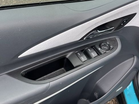 Used 2021 Chevrolet Bolt Premier w/ Infotainment Package image 27