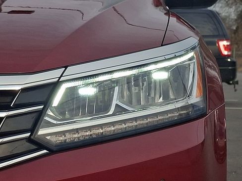 Used 2018 Volkswagen Passat 2.0T SE image 9