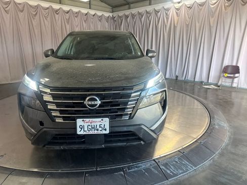 Used 2024 Nissan Rogue SV FWD image 2