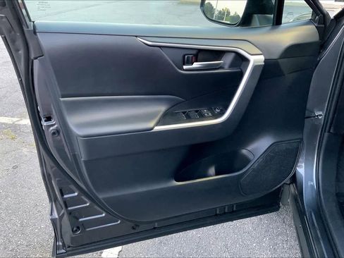 Used 2025 Toyota RAV4 XLE w/ Convenience Package image 21
