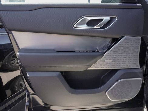 Used 2018 Land Rover Range Rover Velar R-Dynamic SE image 17