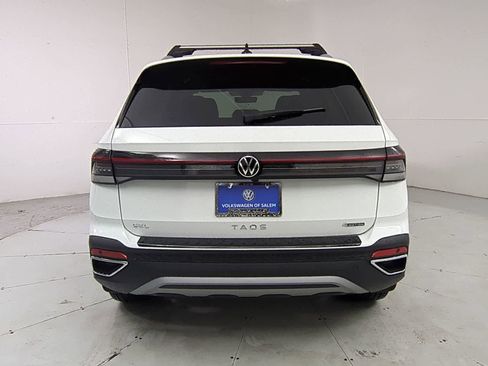 New 2025 Volkswagen Taos SEL image 5