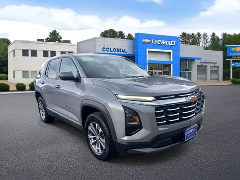 Used 2025 Chevrolet Equinox LT AWD/4WD image 2