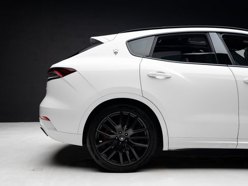 Used 2022 Maserati Levante GT AWD/4WD image 39