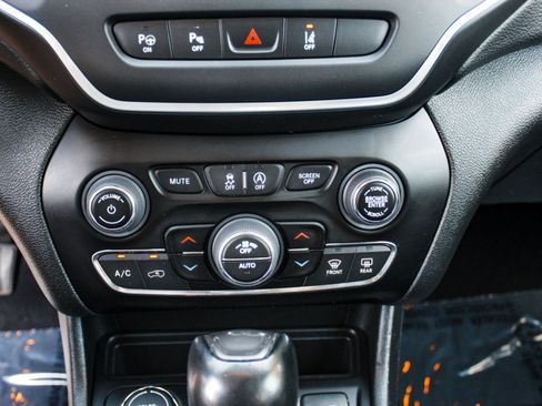 Used 2023 Jeep Cherokee Altitude Lux AWD/4WD image 18