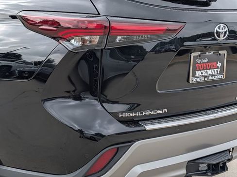 Used 2025 Toyota Highlander Platinum AWD/4WD image 7