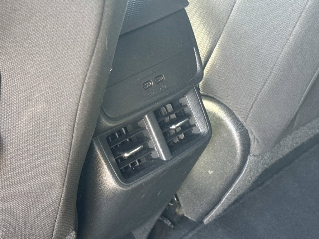 Used 2026 Chevrolet Equinox LT w/ Safety and Technology Package FWD image 11