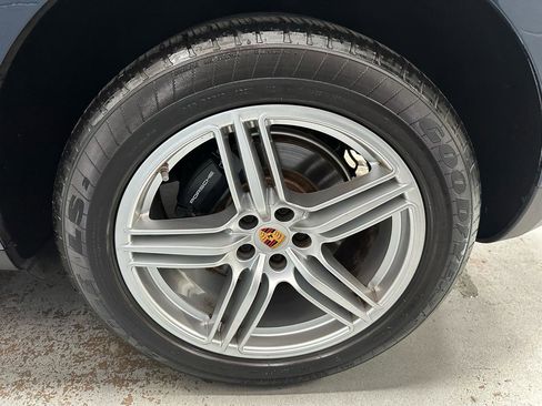 Used 2020 Porsche Macan image 25