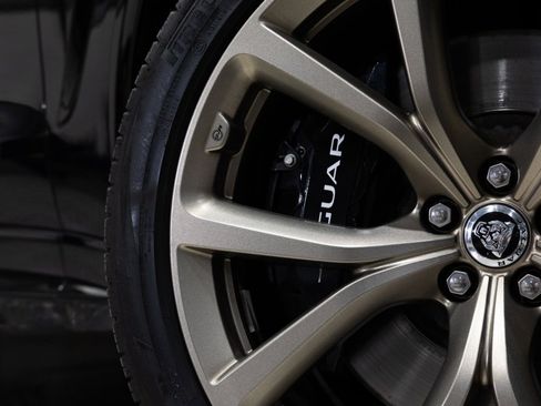 Used 2023 Jaguar F-PACE SVR image 35