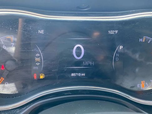 Used 2018 Jeep Grand Cherokee Limited image 9