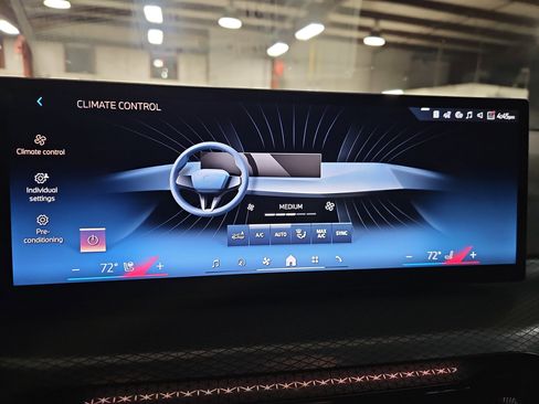 New 2026 BMW 330i Sedan w/ M Sport Package image 22