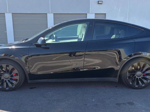 Used 2022 Tesla Model Y Performance AWD/4WD image 2