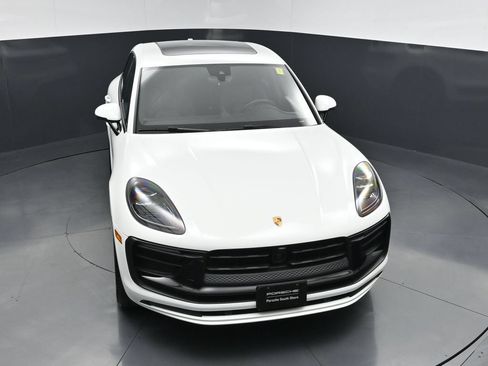 Used 2025 Porsche Macan AWD/4WD image 21