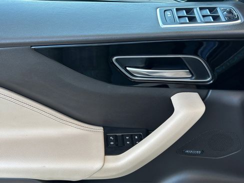 Used 2019 Jaguar F-PACE Prestige image 40