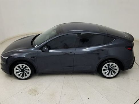 Used 2026 Tesla Model Y Long Range RWD image 24