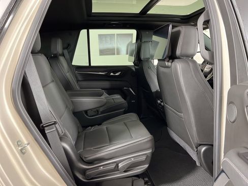 Used 2021 GMC Yukon Denali w/ Denali Premium Package image 8