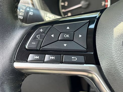Used 2020 Nissan Altima 2.0 Platinum FWD image 11