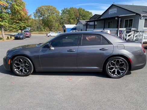 Used 2018 Chrysler 300 S image 8