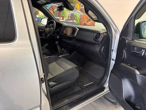 Used 2020 Toyota Tacoma TRD Sport image 44